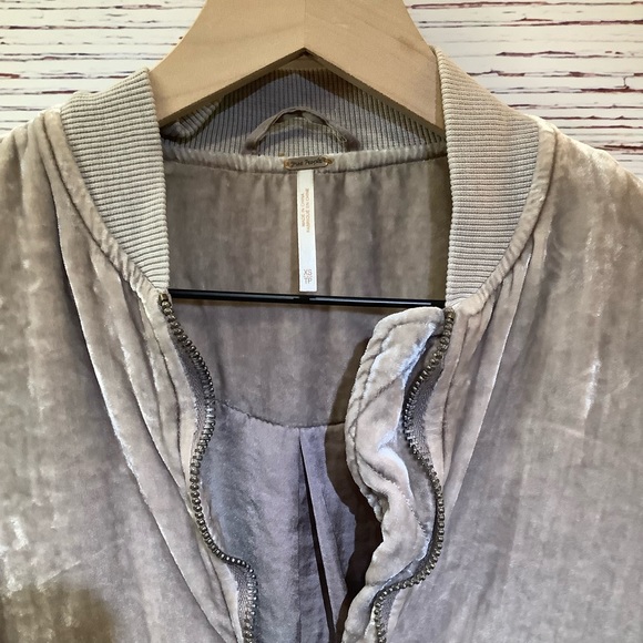 Free People Ruched Crushed Velvet Bomber Jacket - size Small - Picture 3 of 6